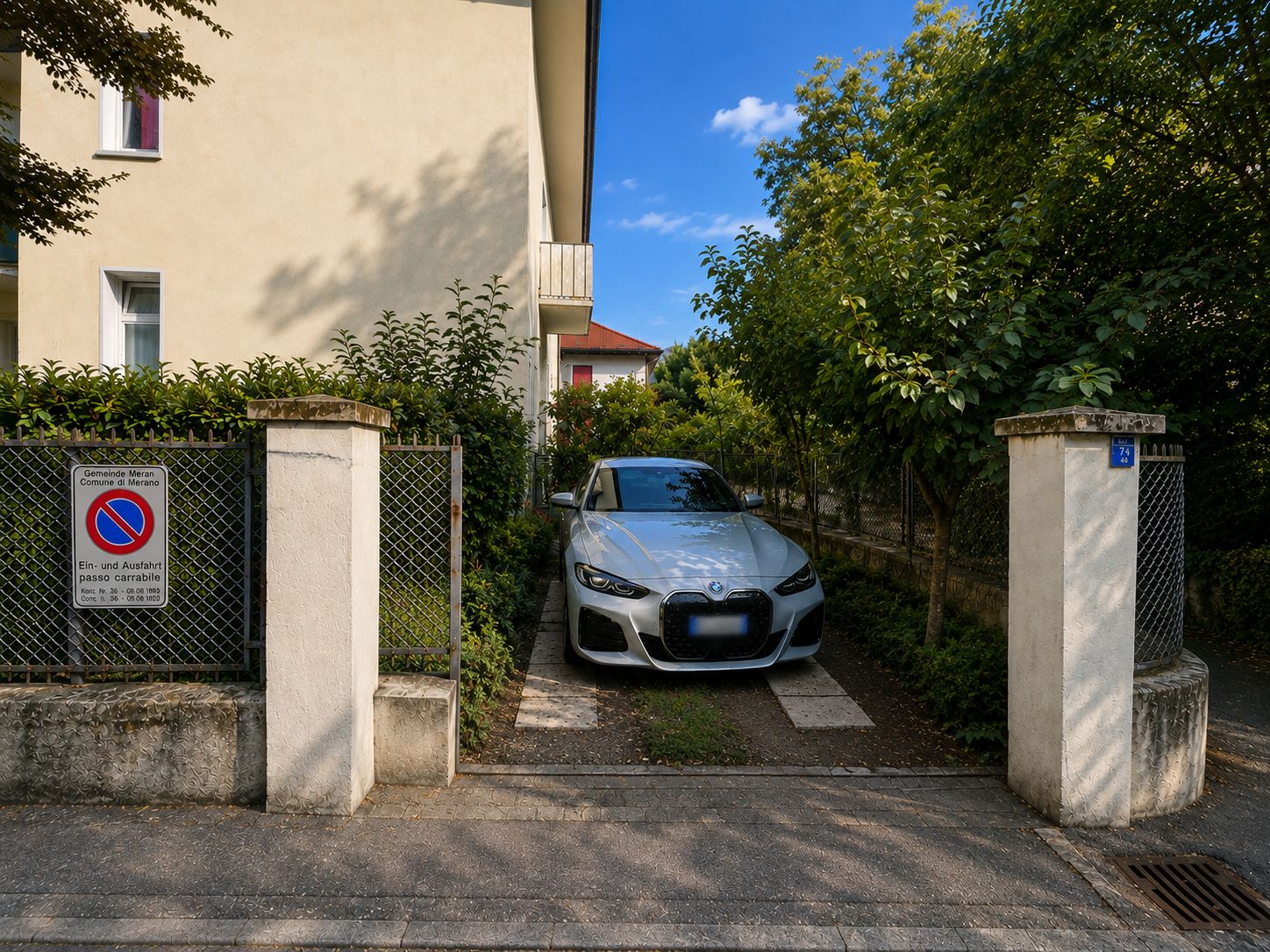Obstgarten mit Autoabstellplatz und eigener Einfahrt